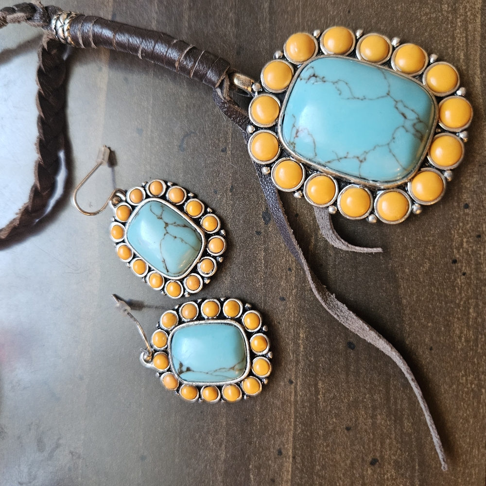 Turquoise Jewelry Set. Necklace and Earrings